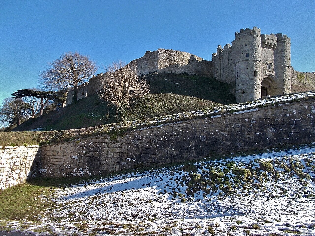 Stone walls and gatehouse at Carisbrooke Castle