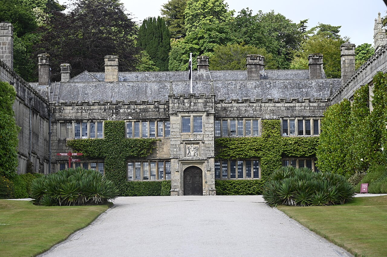 Front of Lanhydrock house in Cornwall