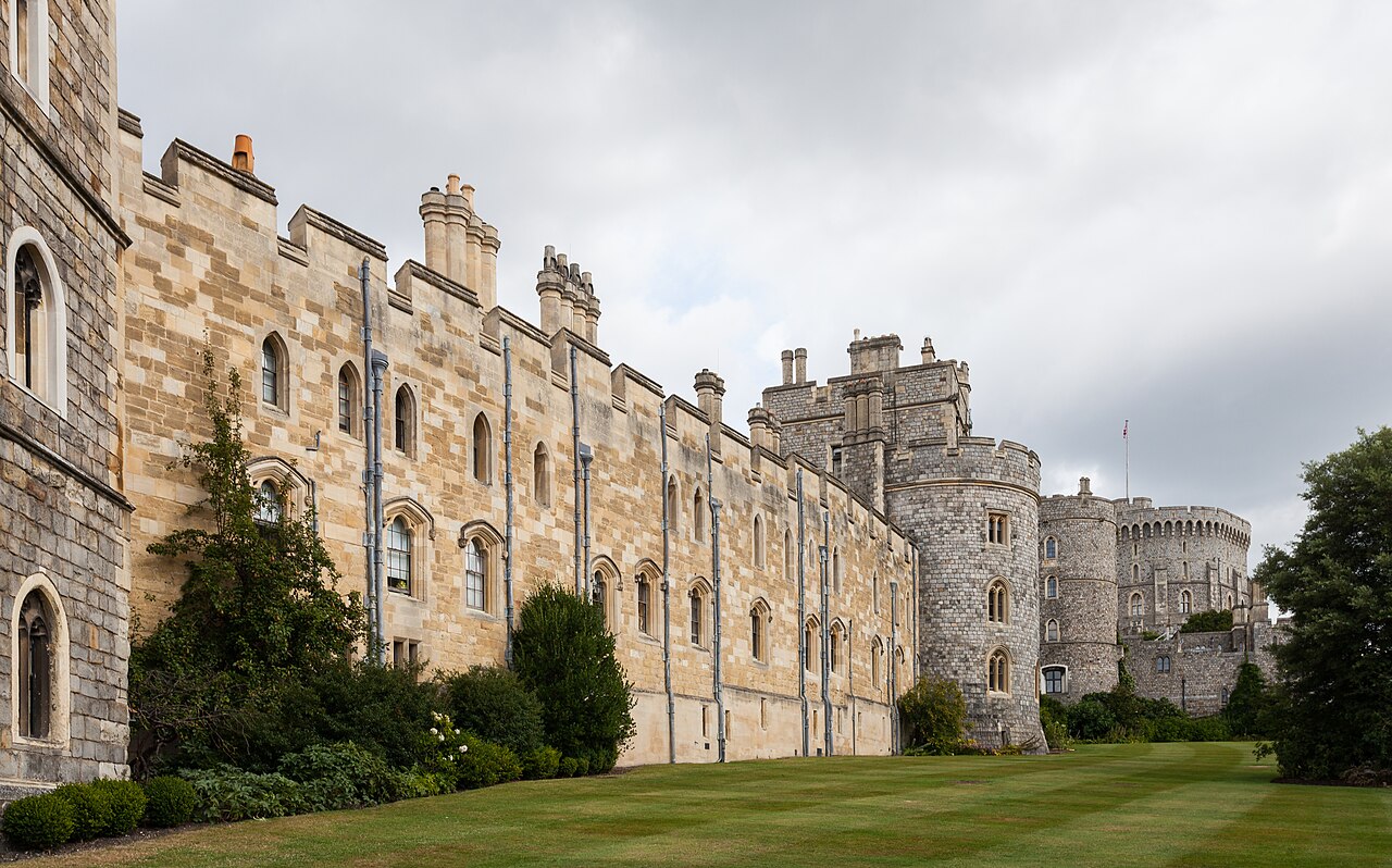 Windsor Castle exterior buildings and lawn
