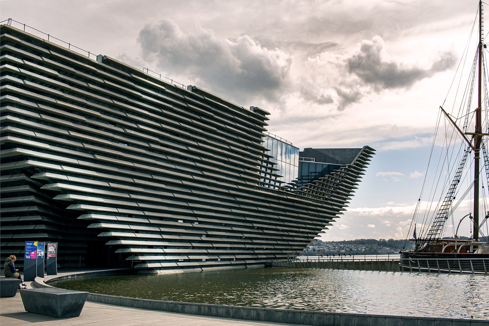 V&A Dundee on the waterfront beside RRS Discovery